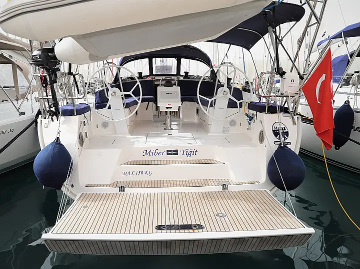 Bavaria Cruiser 46 - External image