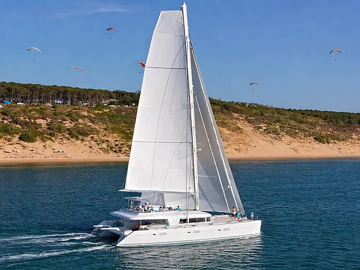 Lagoon 620 (3 cab) - External image