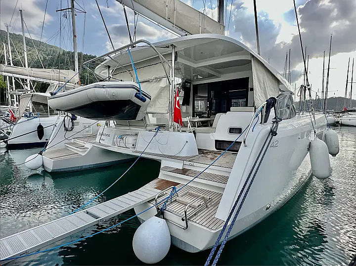 Lagoon 42 - 
