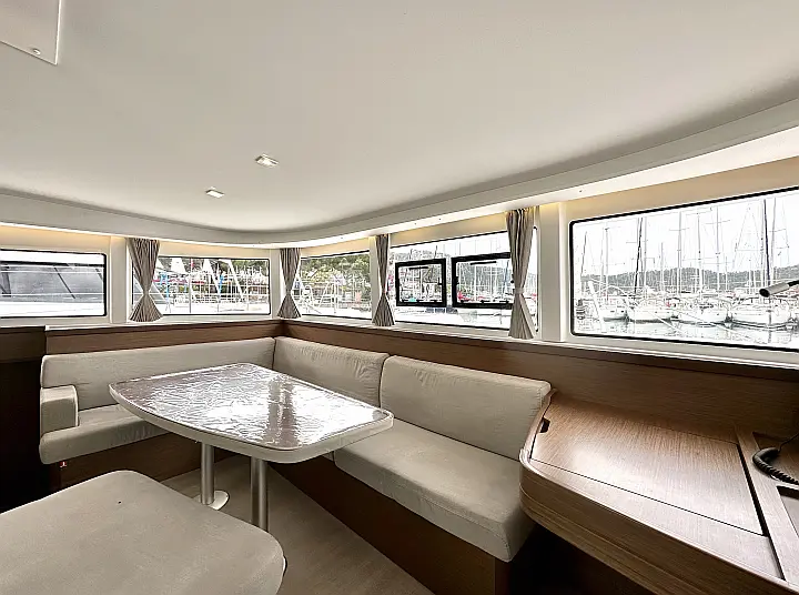Lagoon 42 - 