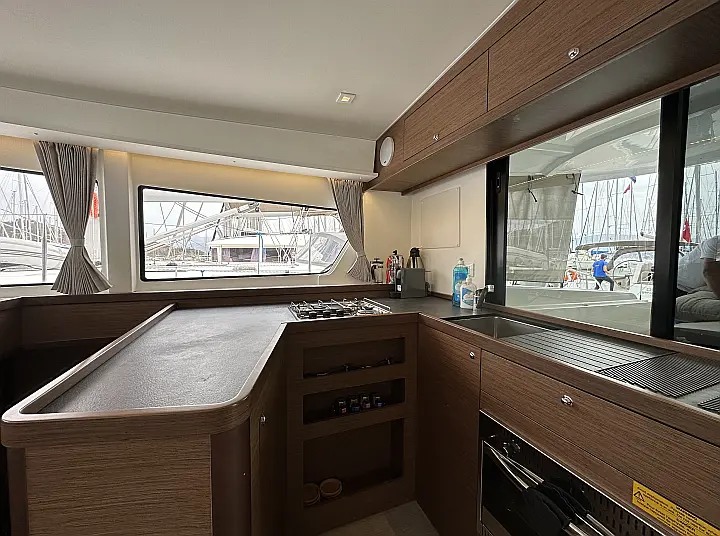 Lagoon 42 - 