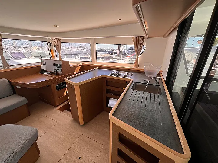 Lagoon 42 - 
