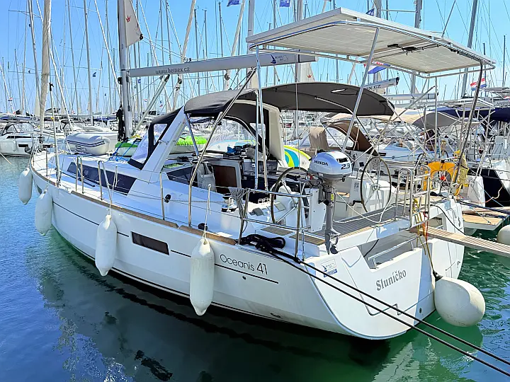 Oceanis 41 - External image