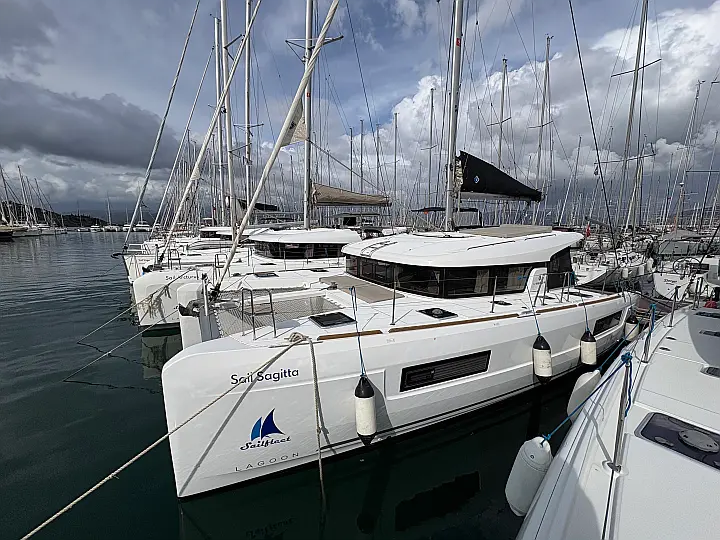 Lagoon 40 - External image