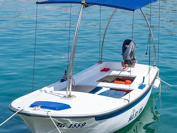 Motorboat - External image