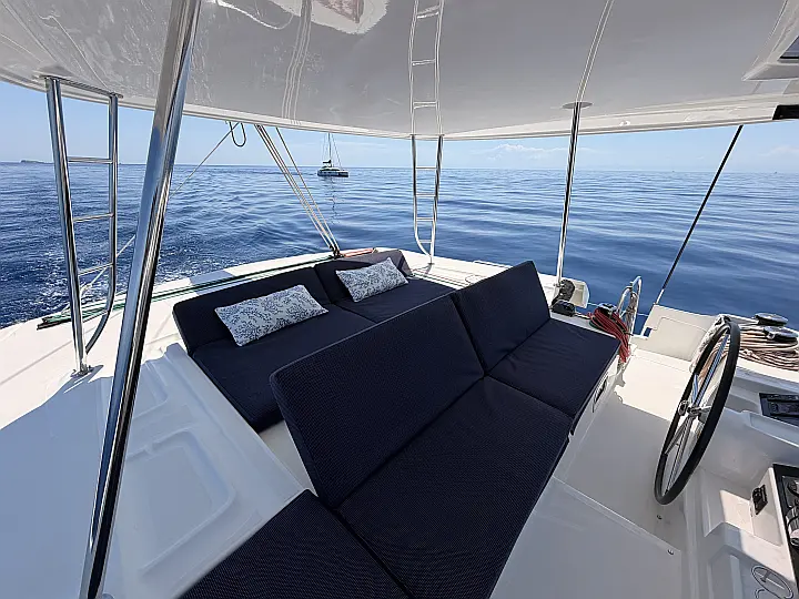 Lagoon 46  - Flybridge 2