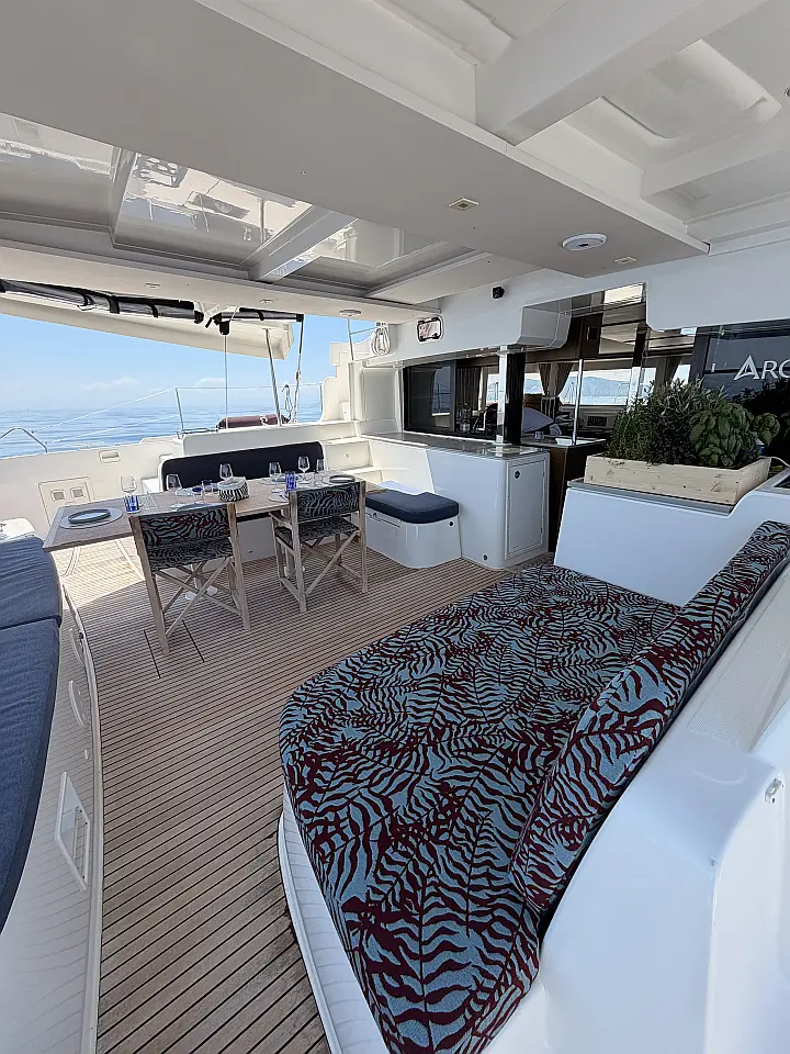 Lagoon 46  - Cockpit