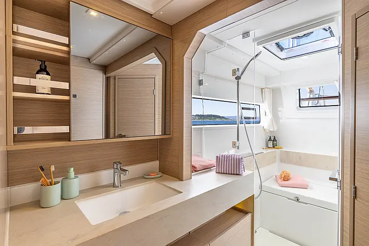 Lagoon 43 