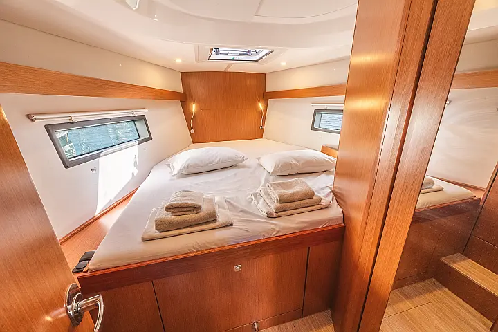 Bavaria C42 - 