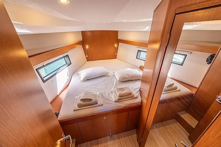 Bavaria C42 - 