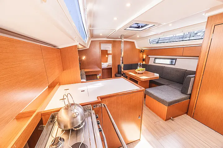 Bavaria C42 - 