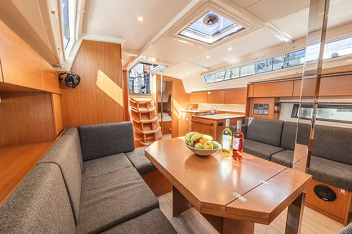 Bavaria C42 - 