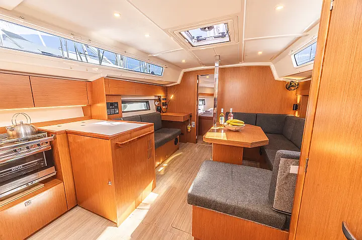 Bavaria C42 - 