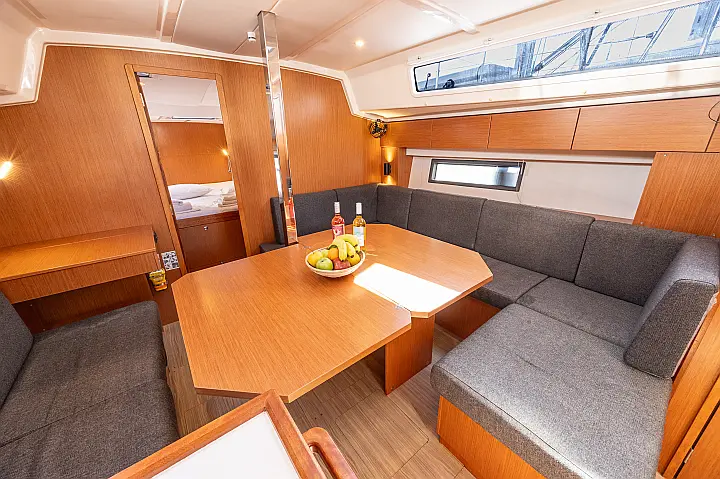 Bavaria C42 - 
