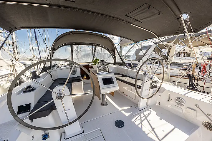 Bavaria C42 - 