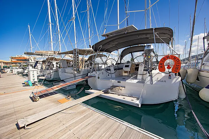 Bavaria C42 - 