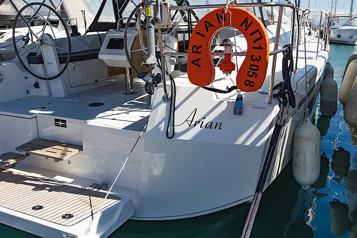 Bavaria C42 - 
