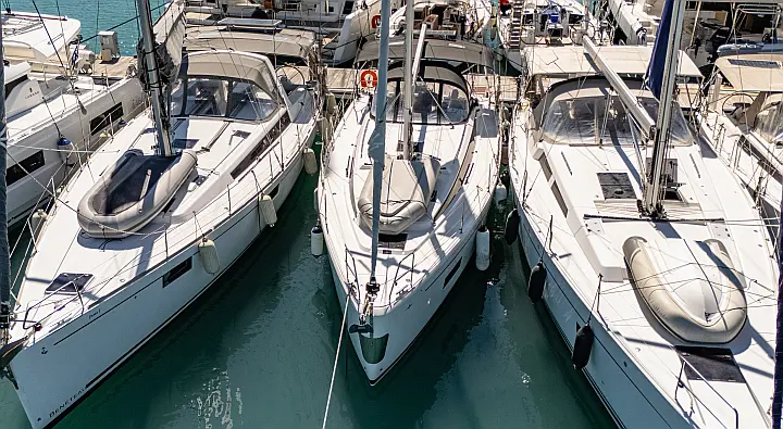 Bavaria C42 - 