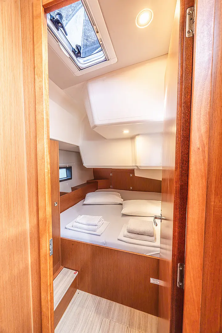 Bavaria C42 - 