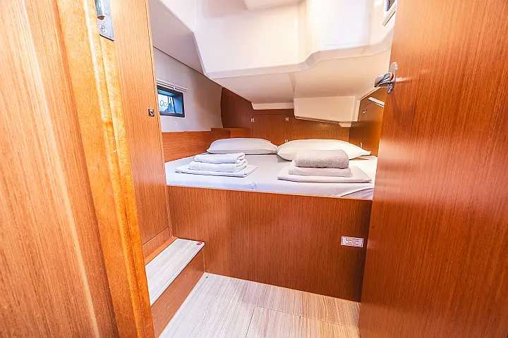 Bavaria C42 - 