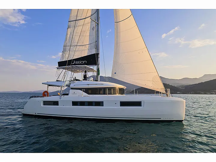 Lagoon 50 A/C & GEN & WM - External image