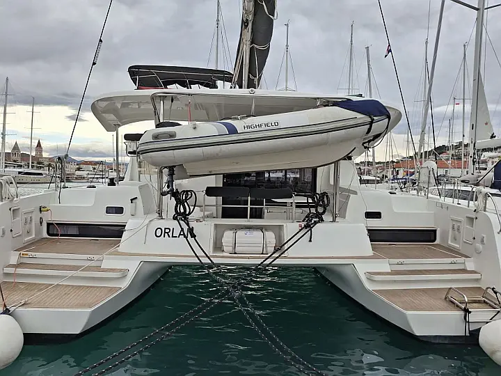 Lagoon 42 - External image
