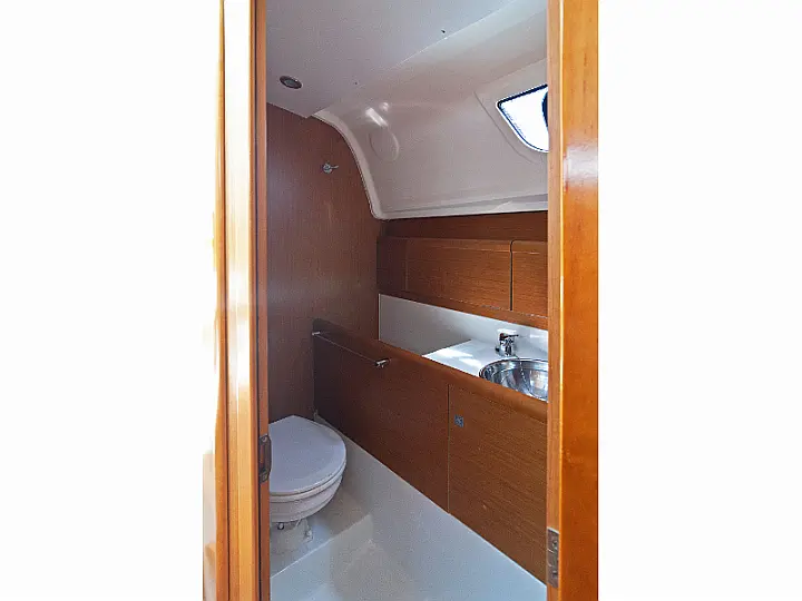 Sun Odyssey 33i - interior