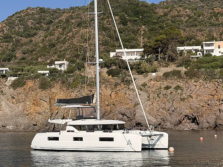Lagoon 46  - External image