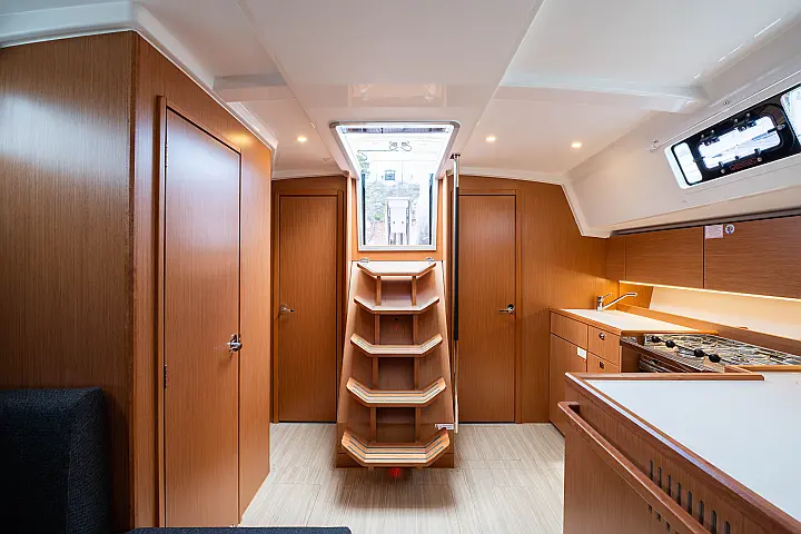 Bavaria C42 - 