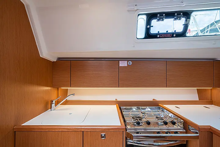 Bavaria C42 - 