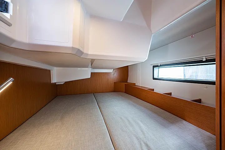 Bavaria C42 - 