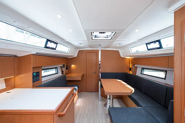 Bavaria C42 - 