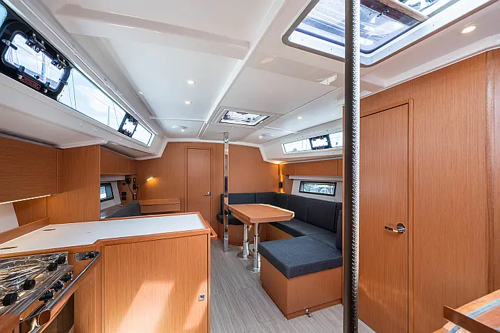 Bavaria C42 - 