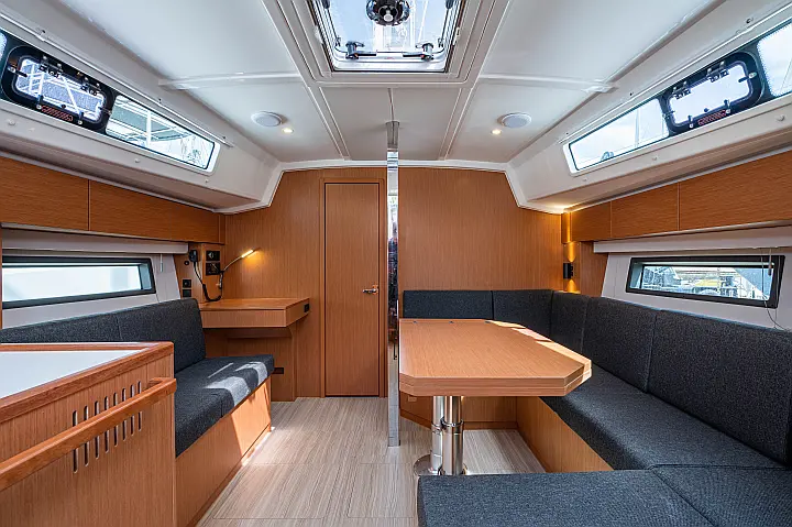 Bavaria C42 - 