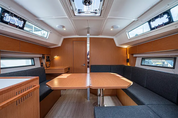 Bavaria C42 - 