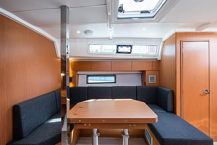 Bavaria C42 - 