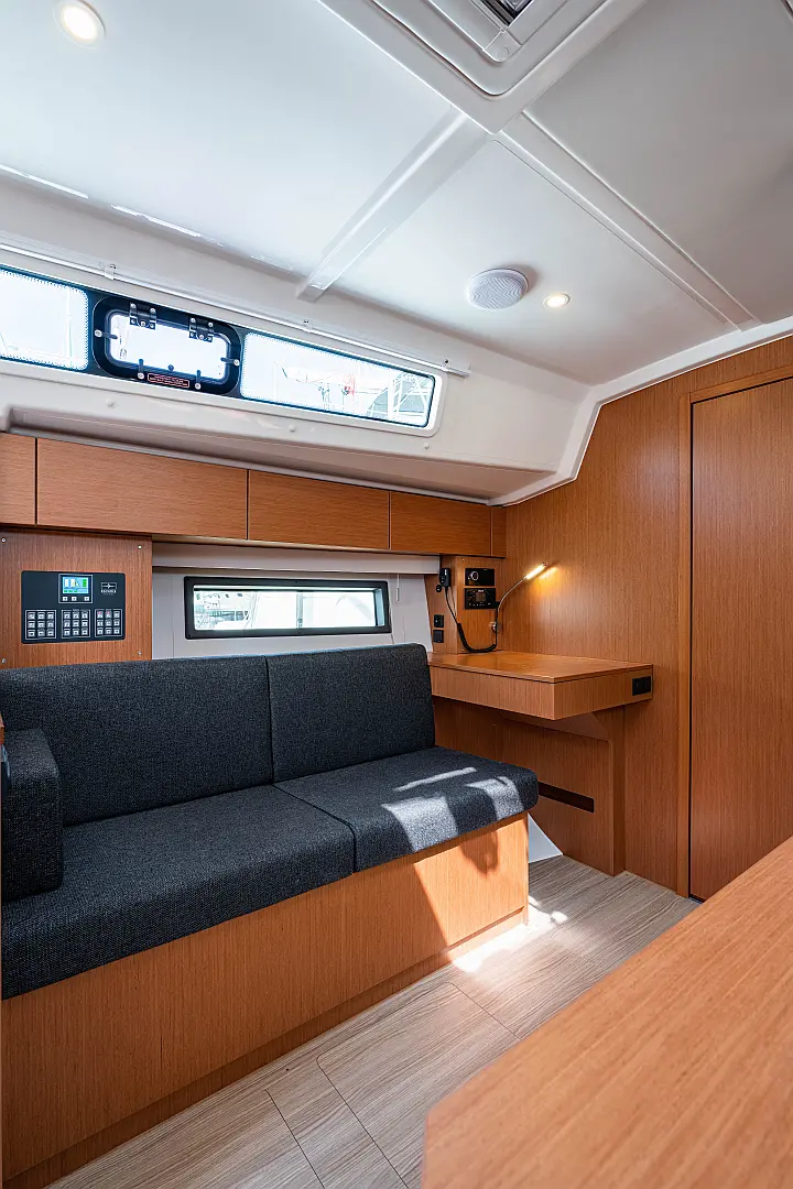 Bavaria C42 - 