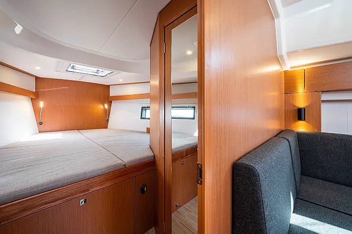 Bavaria C42 - 