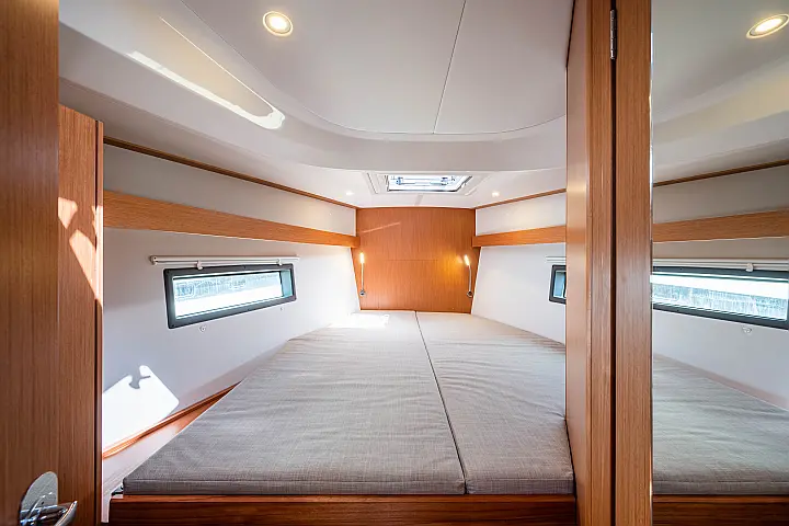 Bavaria C42 - 
