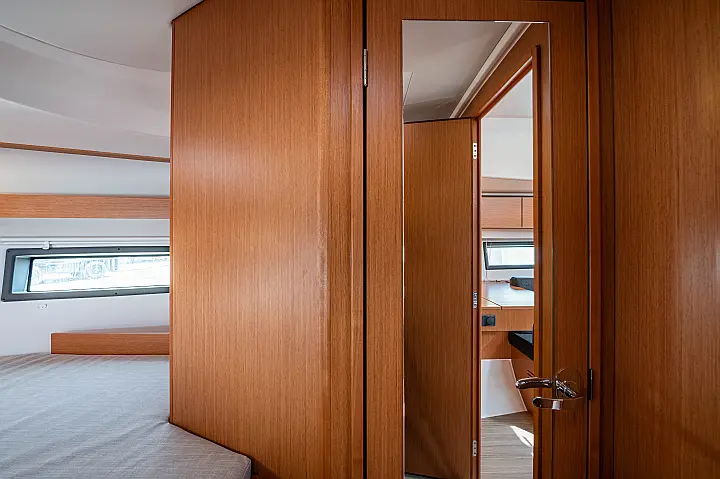 Bavaria C42 - 