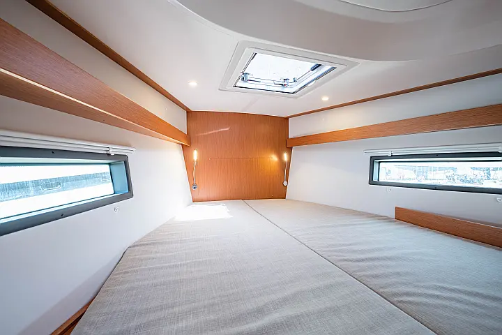 Bavaria C42 - 