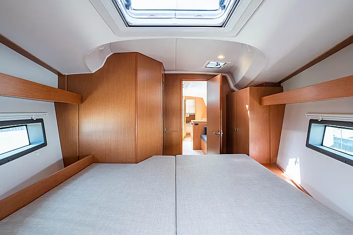 Bavaria C42 - 