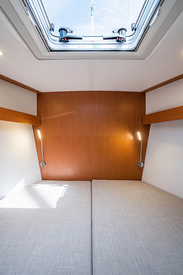 Bavaria C42 - 