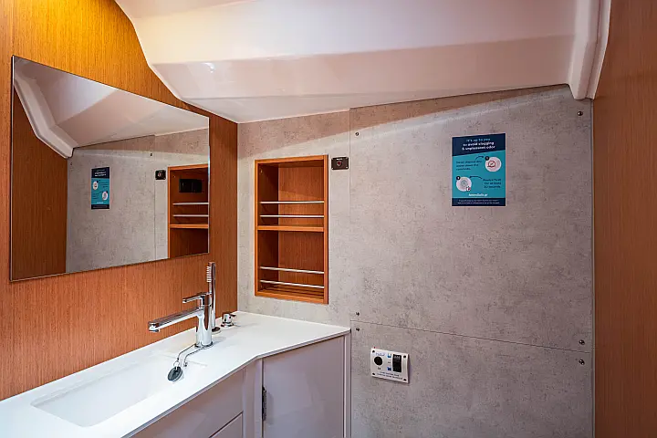 Bavaria C42 - 