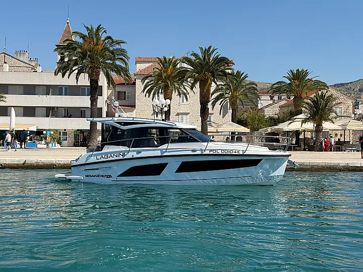 Grandezza 30 OC - External image