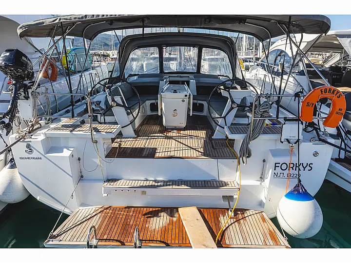 Oceanis 51.1 - External image