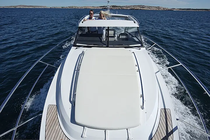 Grandezza 34 OC - bow sundeck