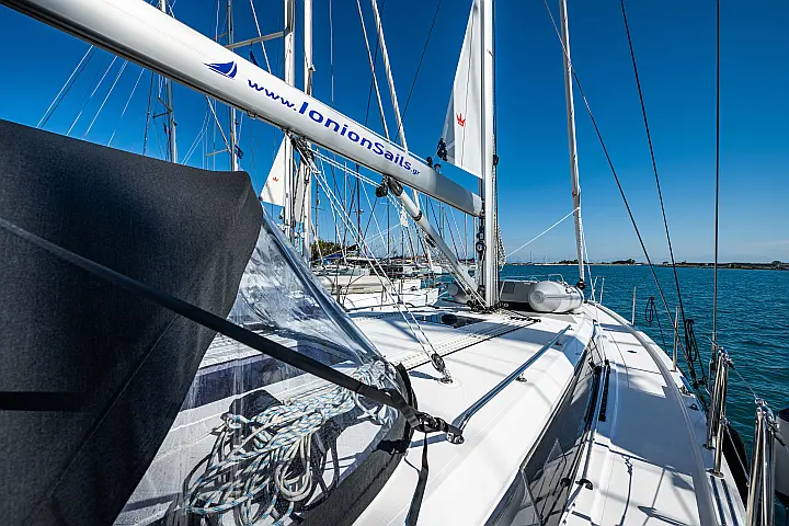 Bavaria C42 - 