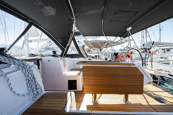 Bavaria C42 - 