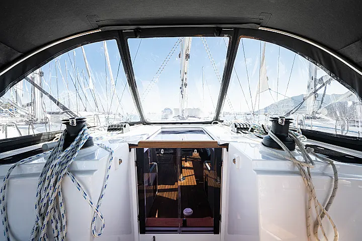 Bavaria C42 - 